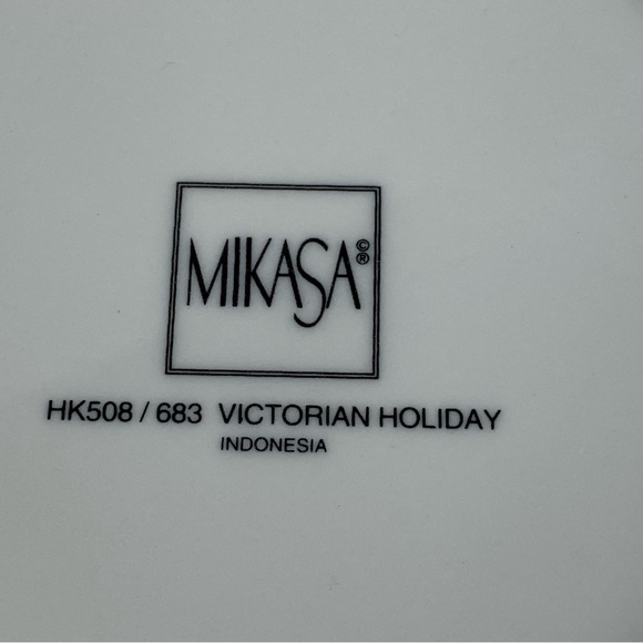Mikasa Victorian Holiday Round Porcelain 5" Trinket Box Discontinued EUC Winter - Picture 7 of 14